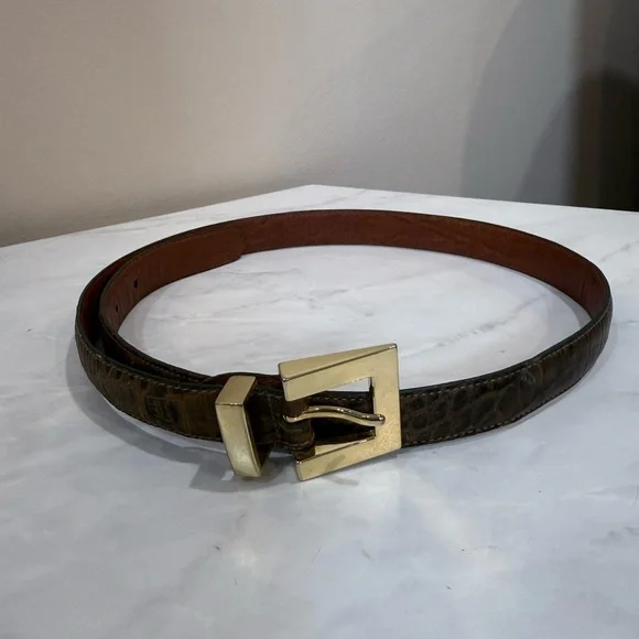 🔥100% Leather Women’s Brown Belt with Gold Buckle Size 28 EC🔥