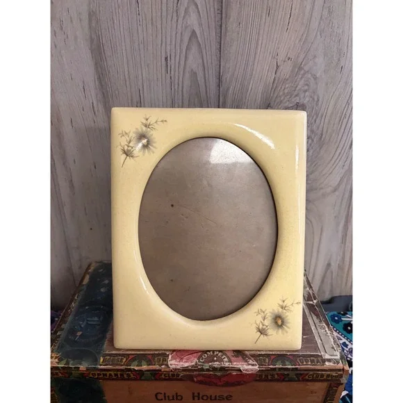 Terragrafics California Vintage Floral Ceramic Picture Frame Cream Oval Opening