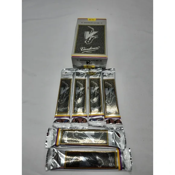Vandoren V12 Alto Sax Reeds 2.5 SR6125 Open Box 7 of 10 Unused Made France