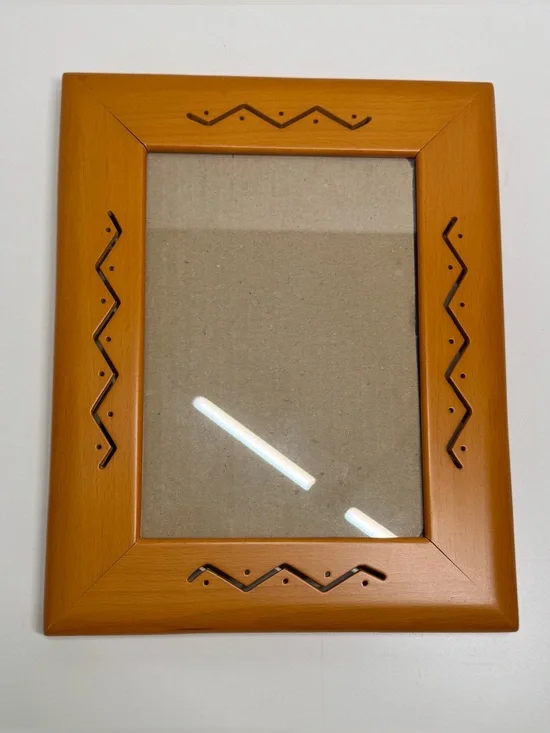 Handcrafted Fetco Light Wood Photo Frame 8x10” (5x7” Photo) Cutout Detail