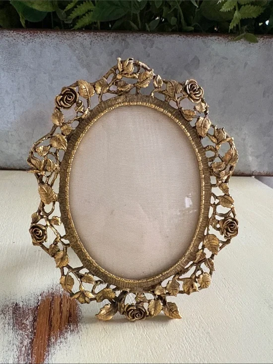 Vintage Matson signed Ornate Hollywood regency Gold Rose Oval Picture Frame