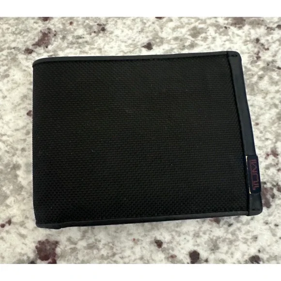 Tumi Alpha Global Black Wallet With Coin Pocket