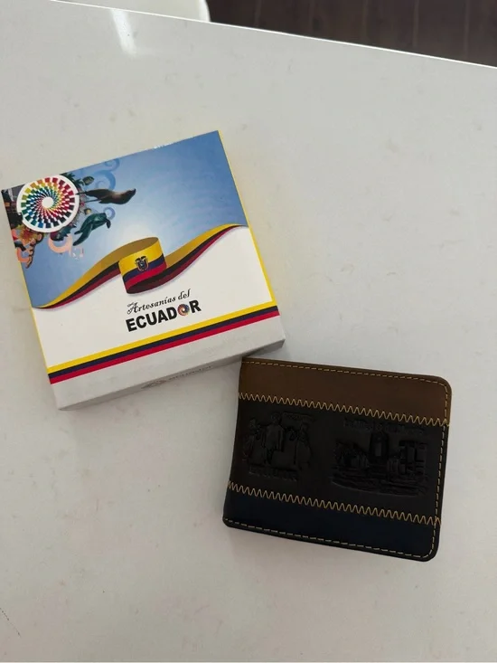 Ecuadorian Handcrafted Brown & Black Leather Men’s Wallet