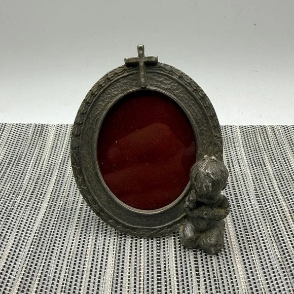 Vintage Religious Oval Picture Frame Cross Kneeling Boy Pewter Tone Metal 3.25in
