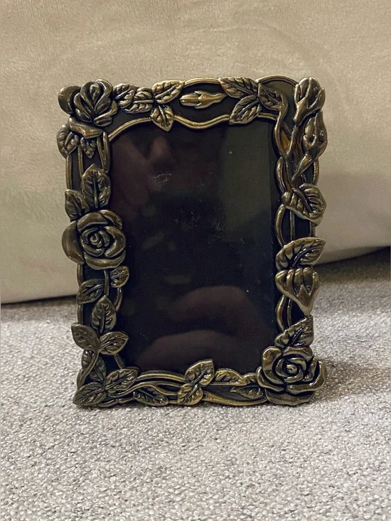 VTG Gold Metal Bronze Color Picture Frame W Roses Flowers Vines 4”