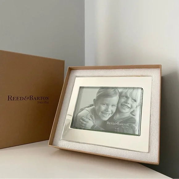 Reed & Barton Addison 4”x6” Silverplate Picture Frame