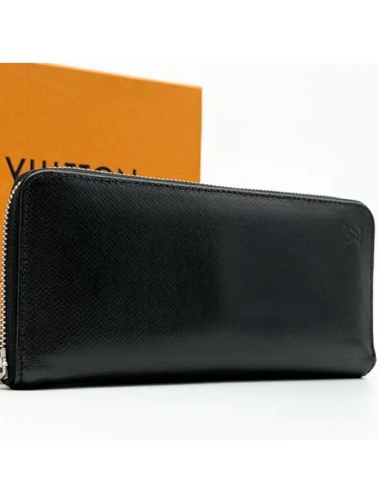 Louis Vuitton Zippy Wallet Vertical Taiga Black Round