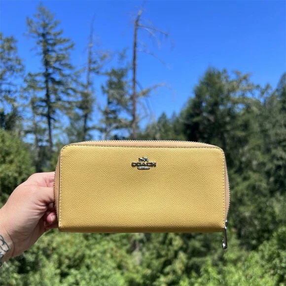 COACH Long Zip-Around YELLOW Crossgrain Leather Wallet SILVER Hardware AUTHENTIC