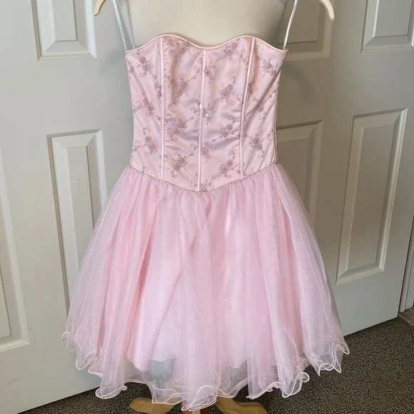 Girls Strapless Pink Party Dress, Size Girl's Medium - Worn One Time in EUC