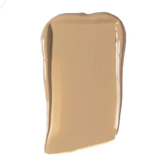 NWOT Doucce Cache Creme Satin Foundation YD11