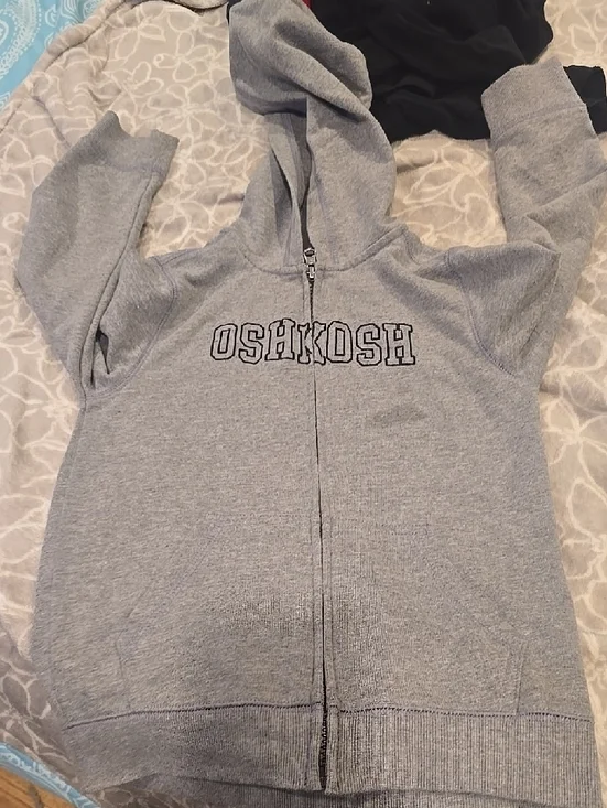 ❤️10/$13 OshKosh Gray Zip-Up Hoodie Read