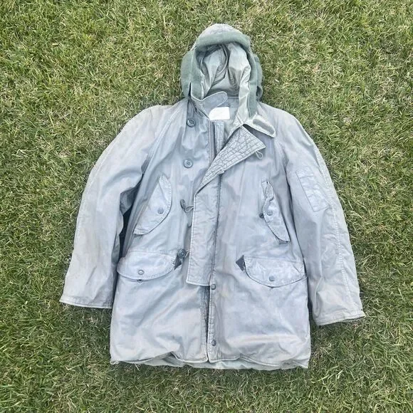 1974 Vietnam War Era USAF Air Force CWU-8/P Men’s Parka Size S Small