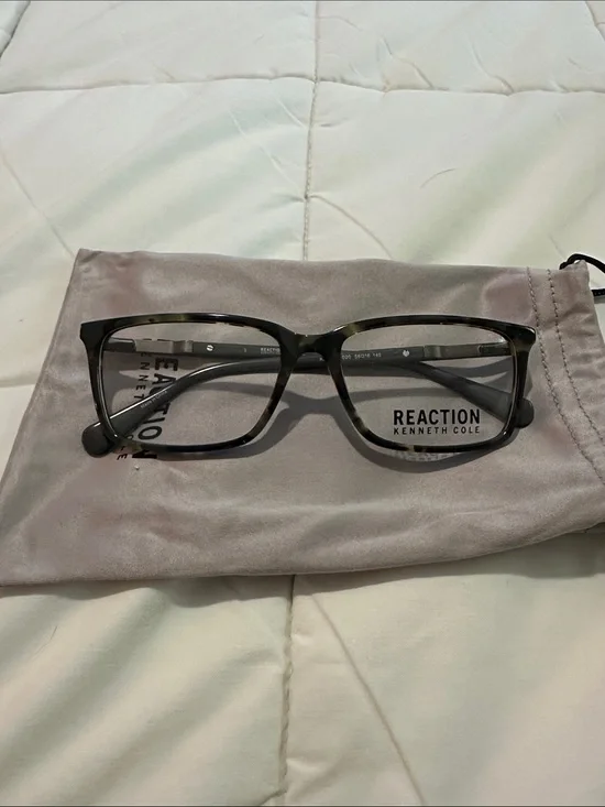 Reaction Kenneth Cole Tortoiseshell Rectangular Glasses in Brown and Black