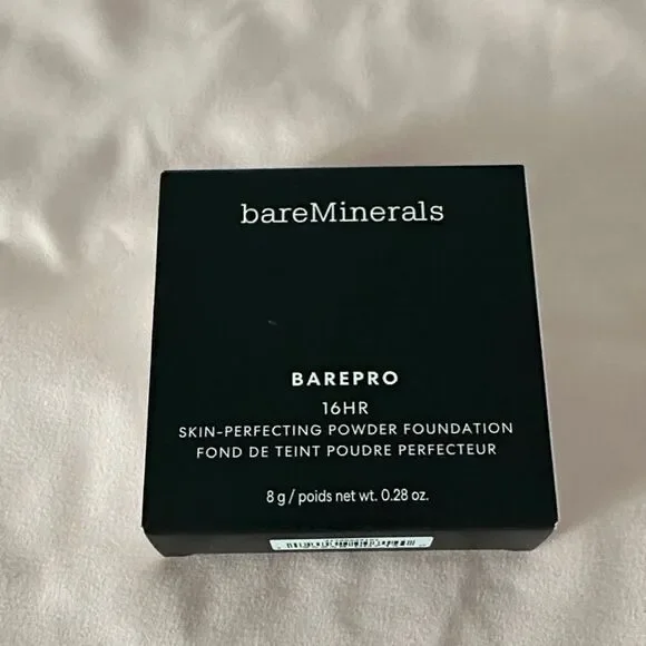 bareMinerals BAREPRO 16HR Foundation in Medium Deep 40 Warm
