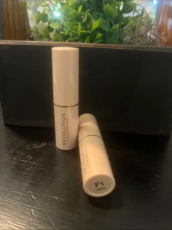 Revolution Foundation Stick F1 Light Beige - Cream Nude