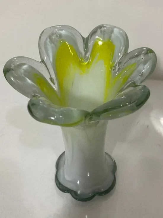 VTG MCM Murano Style Hand Blown Art Glass Flower Form Bud Vase White Yellow, 7