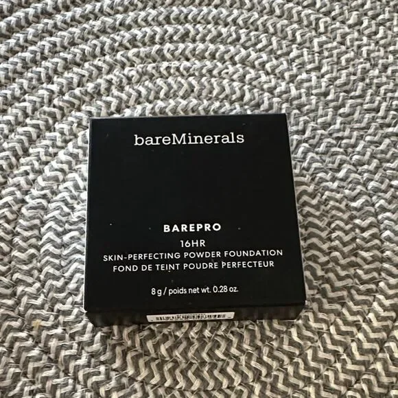 bareMinerals BAREPRO 16HR Powder Foundation - Deep 60 Neutral