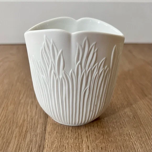 Vintage 1970-90 Kaiser Germany White Bisque Porcelain Vase Signed By Martin Frey