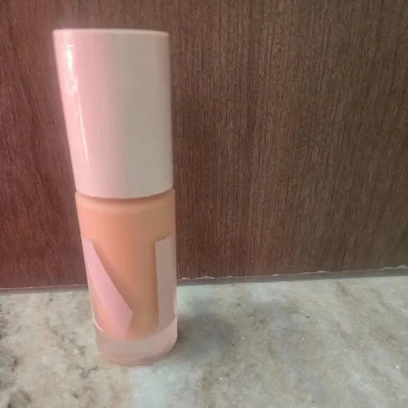 NWOT Morphe Lightform Extended Hydration foundation