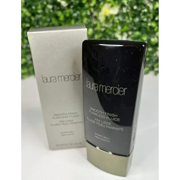 Laura Mercier Smooth Finish Foundation - Praline - 1 oz. (NEW, OPEN BOX)