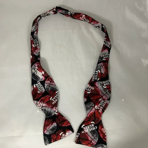 Vintage NBA Chicago Bulls Pre-Tied Bow Tie Adjustable Red Black Logo Pattern