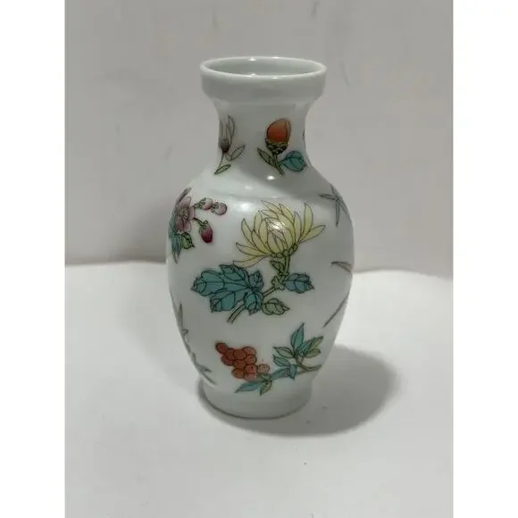Vintage‎ Floral Chinese Asian Vase Small 4.5” White Bud Vase Flowers Design 1980