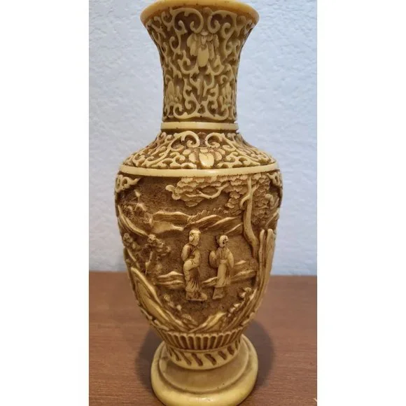 Asian Resin Vase‎