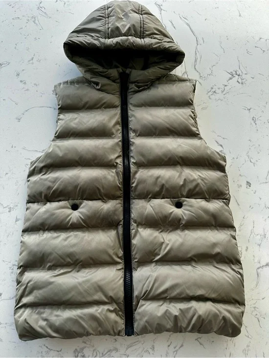 Zara Hooded Puffer Vest in Olive Green