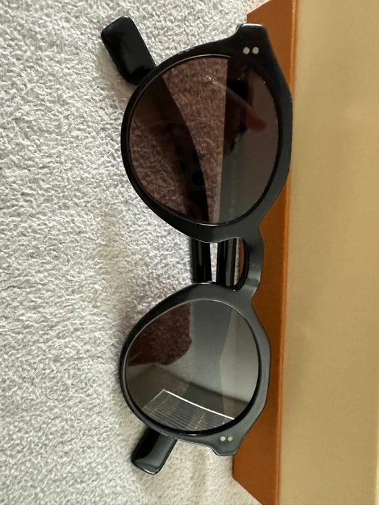 Burberry vintage Black Round Sunglasses