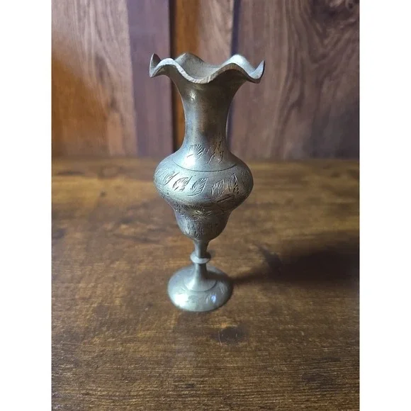 Vintage‎ etched brass bud vase, India, scalloped rim