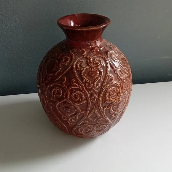 Reddish Brown Embossed Paisley Floral Ceramic Bud Vase Round Textured Decor‎