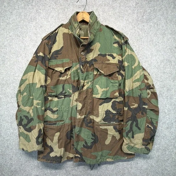 Vintage 80s US Army M-65 Field Jacket Mens Medium Short Woodland Camo Coat M65