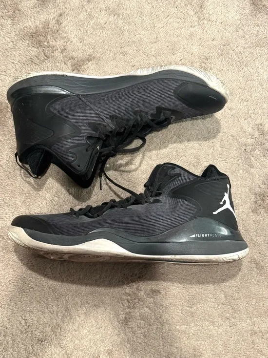Jordan Men's Mid-Top Basketball Shoes - Black & White