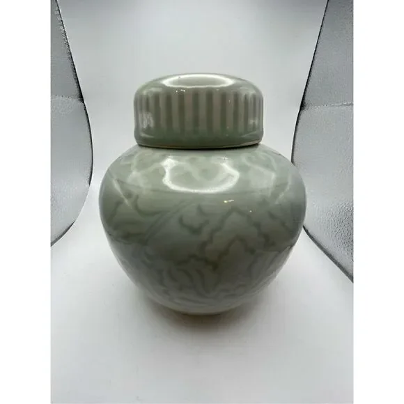 Ginger Jar vintage green pattern