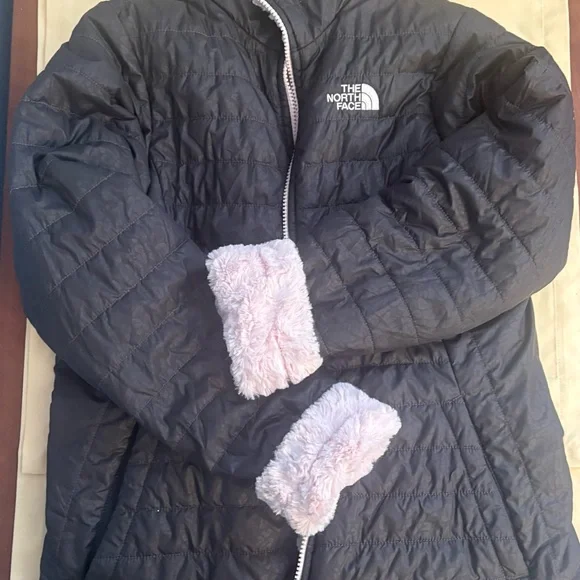 North Face Reversible Black and Pink Coat in Girls XL (size 18)