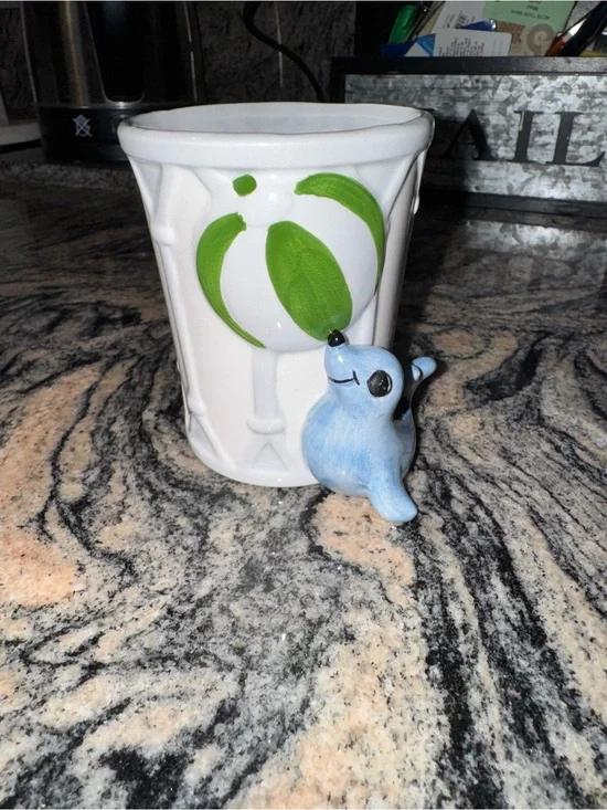 Vintage 1978 Fitz and Floyd Hand-painter Seal bathroom tumbler cup Japan
