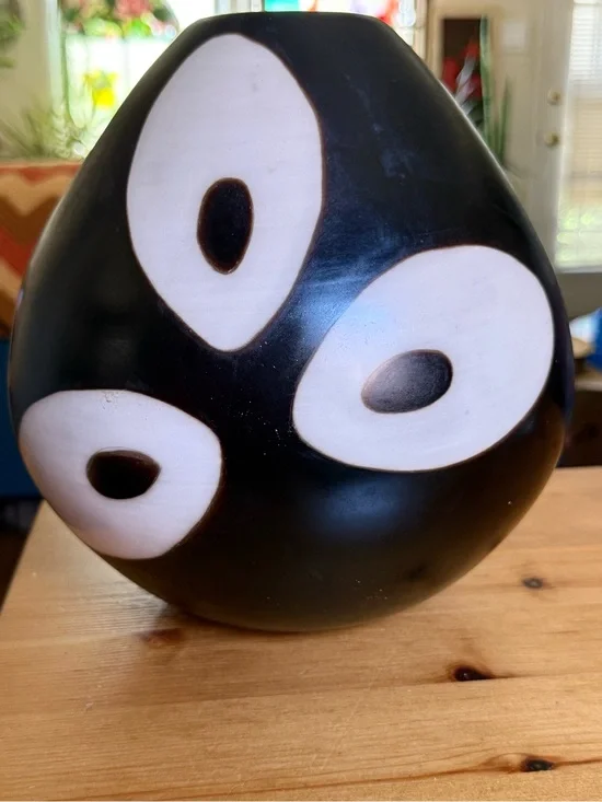 Vintage handmade Peruvian ceramic Chulucanas large vase