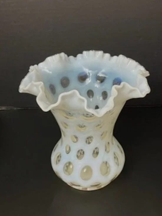 Vintage Fenton White Opalescent Coin Dot Vase with Ruffle‎ Edge 8