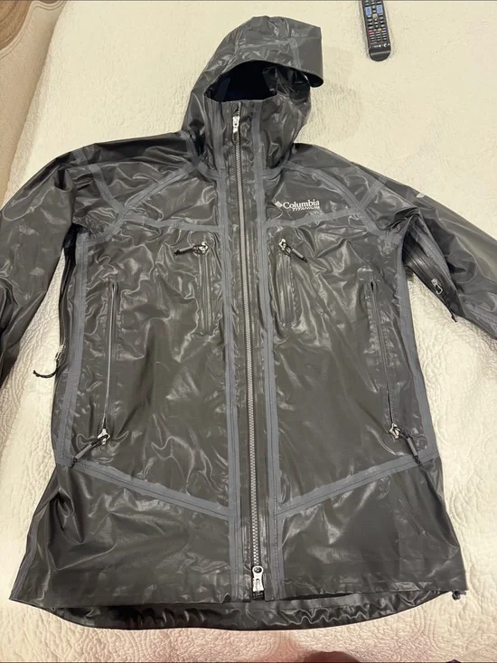 Columbia Men’s Black Hooded Rain Shell Jacket