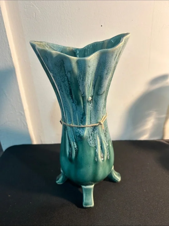 Green Ceramic Tripod Vase mcm drip