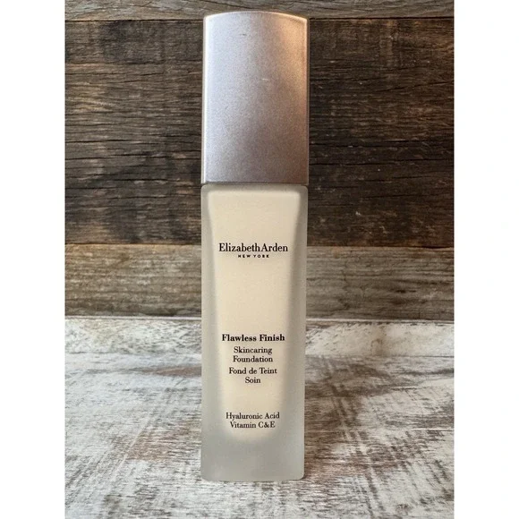 Elizabeth Arden Flawless Finish Skincaring Foundation‎ 120W | 1.0 oz