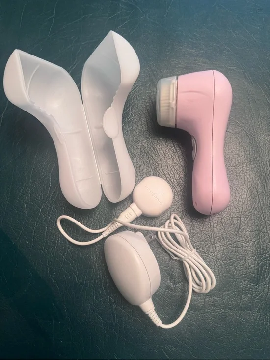 Clarisonic Mia 2 Pink Facial Cleansing Brush with White Accessories