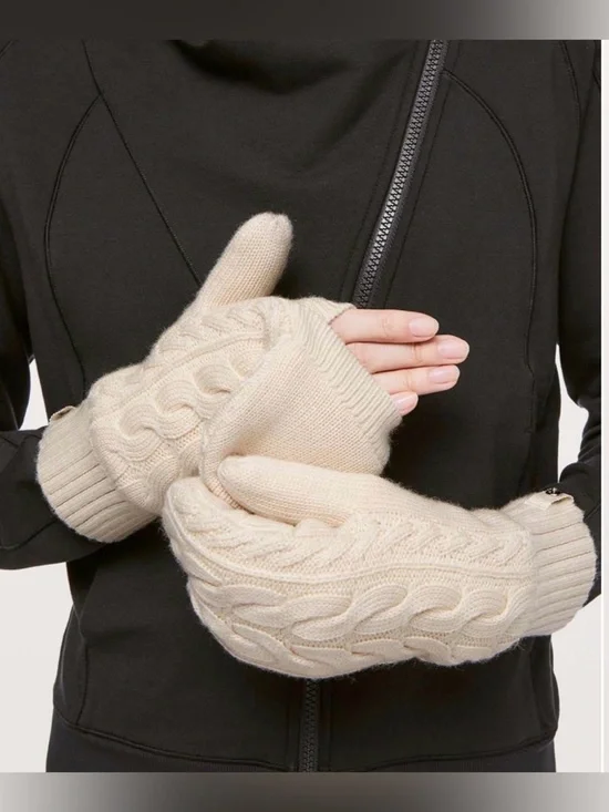 Lululemon Show Me The Sherpa Mittens Angel Wing​