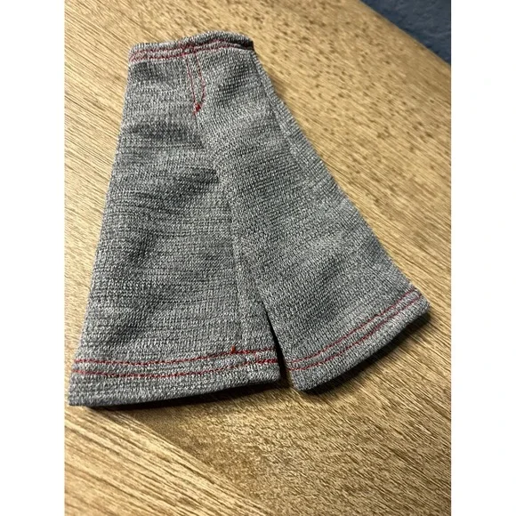Barbie MyScene‎ Gray Knit Fingerless Gloves Arm Warmers Red Stitching