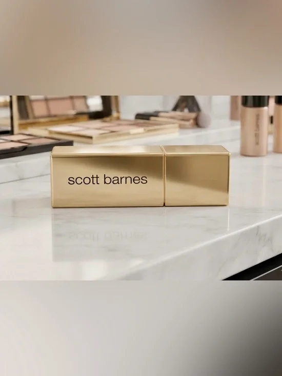 SCOTT BARNES LIP GLOSS