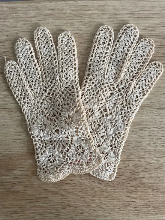 Antique handmade crocheted cotton lace gloves 40s 50s bridal wedding vintage
