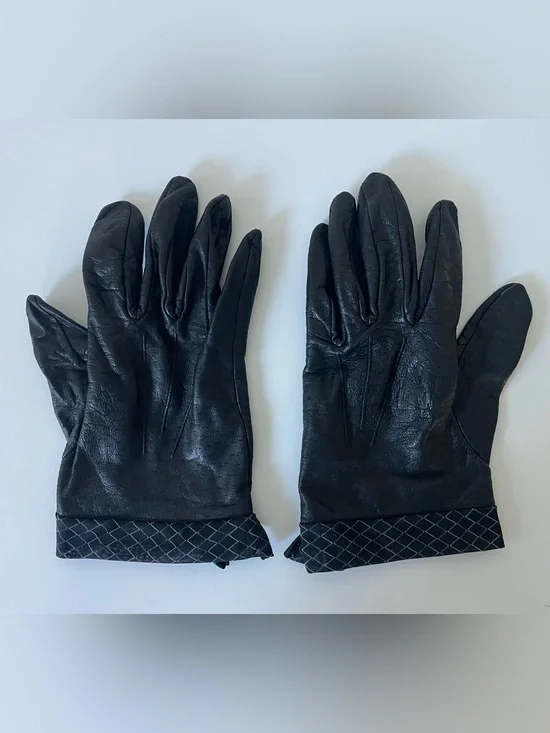 Women’s Black Leather Gloves (small)