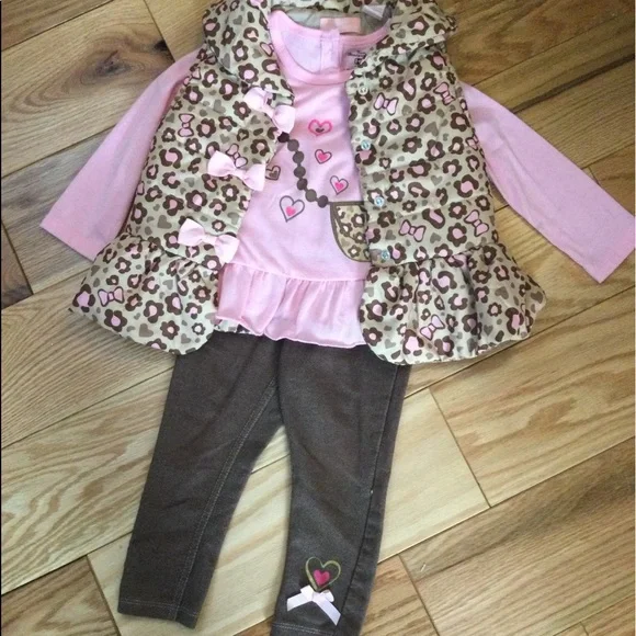 3 Piece Jeggings and Leopard Puffer Vest Outfit