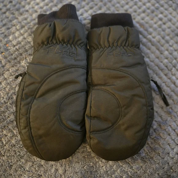 Black Fera Mittens Size L
