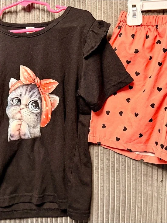 SHEIN Black Tee with Coral Heart-Print Shorts Kids Matching Set